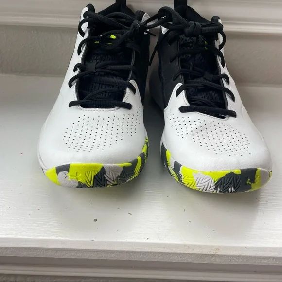 Under Armour basketball sneakers men’s 10.5 women’s 12 black with camo - Picture 7 of 10